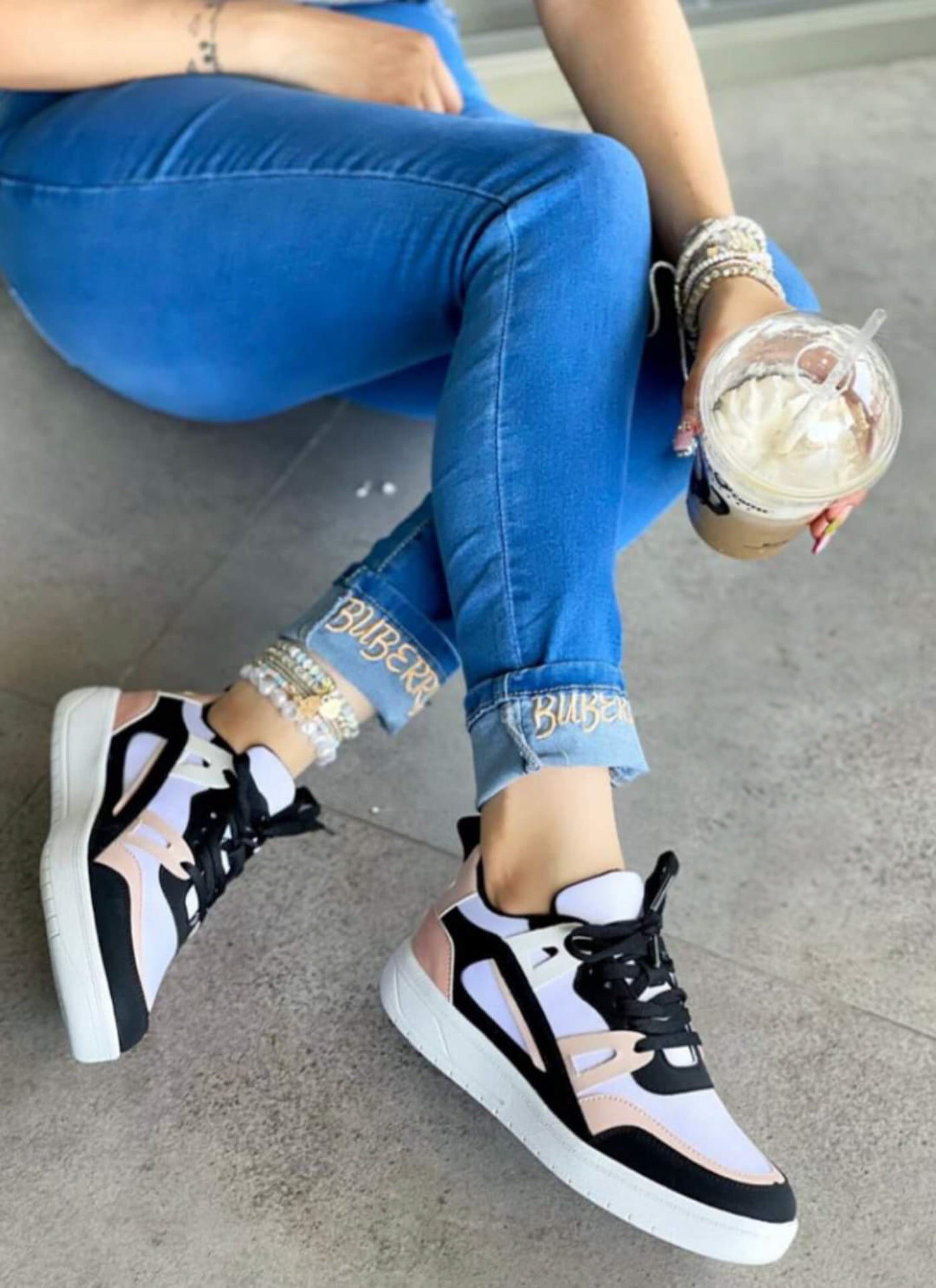 Tenis Modelo Ale