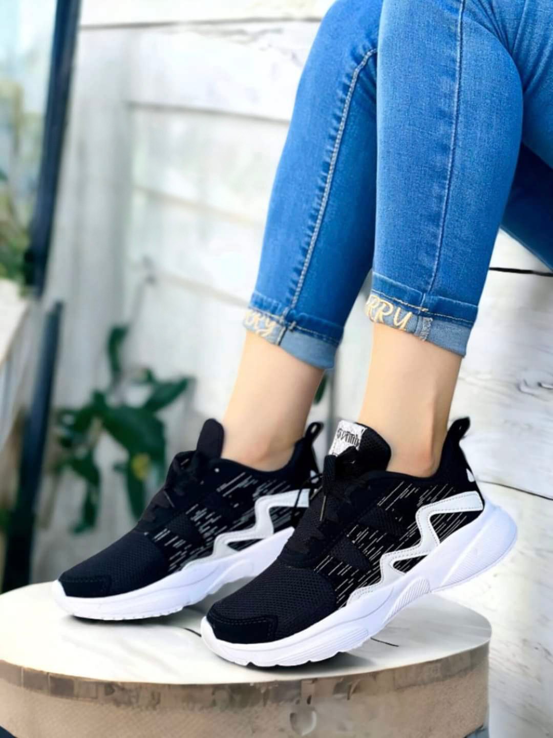 Tenis Modelo M680