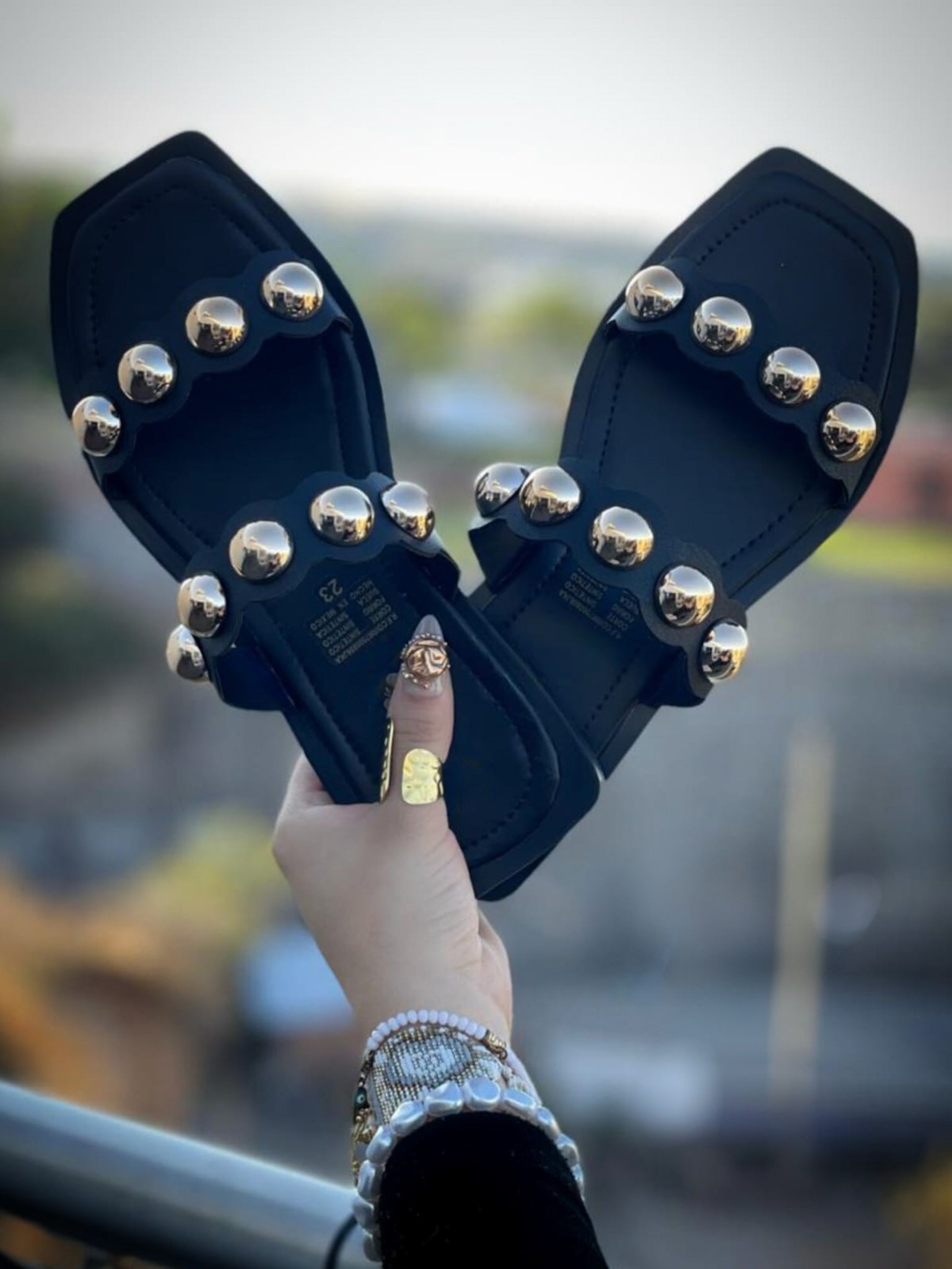 Sandalias con Aplicaciones Brillantes Modelo Tamy