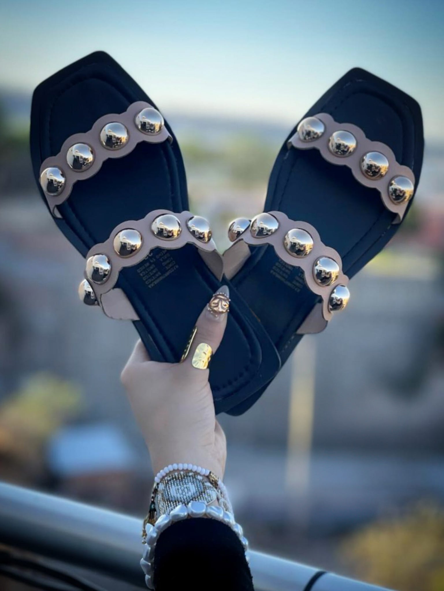 Sandalias con Aplicaciones Brillantes Modelo Tamy