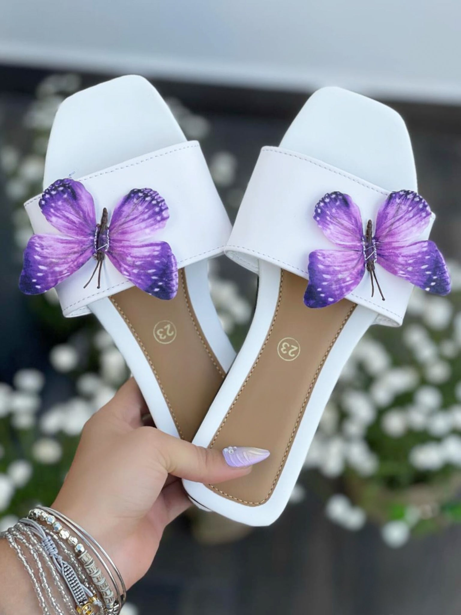 Sandalias con Mariposa Modelo Yovis