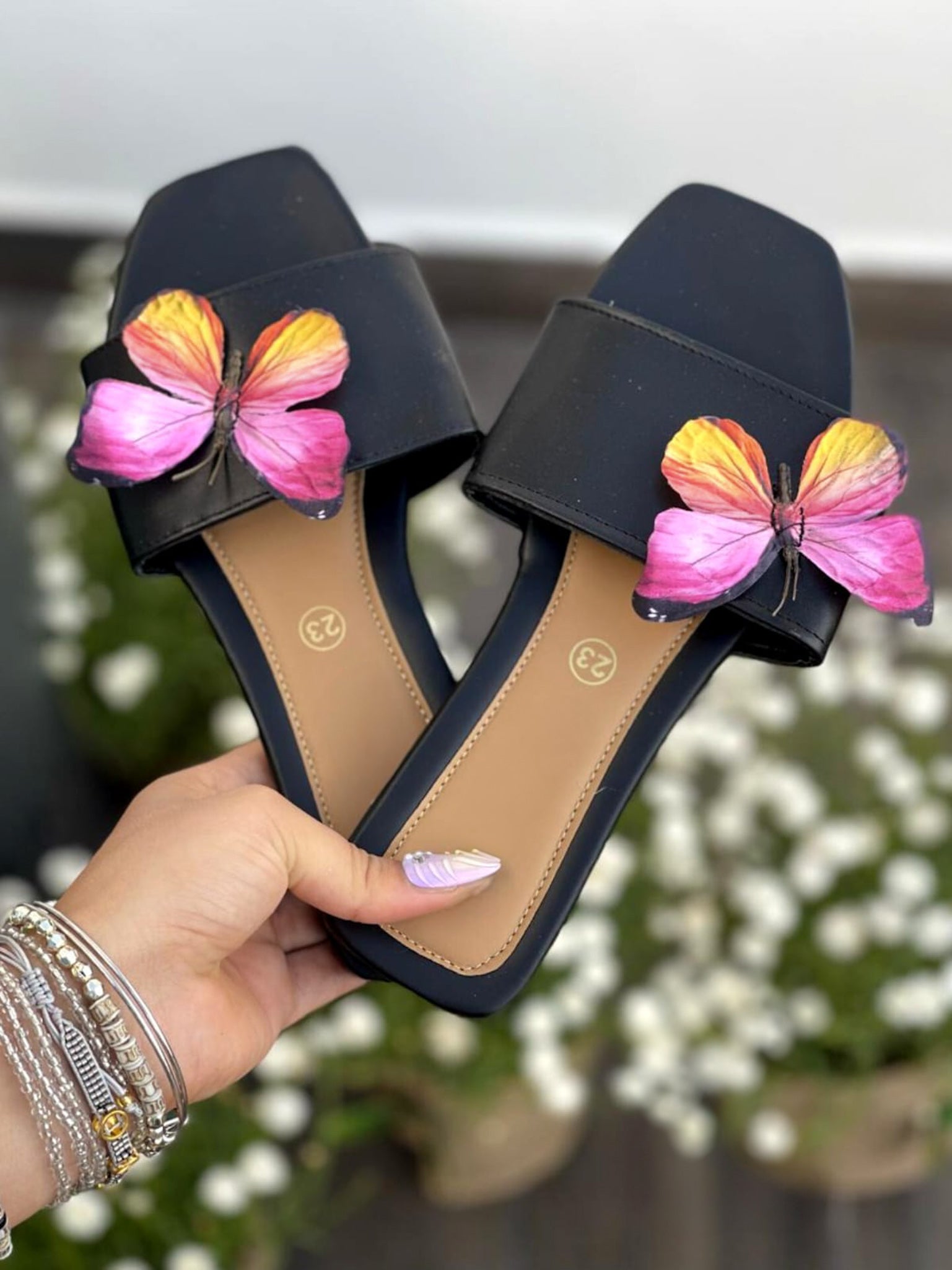 Sandalias con Mariposa Modelo Yovis